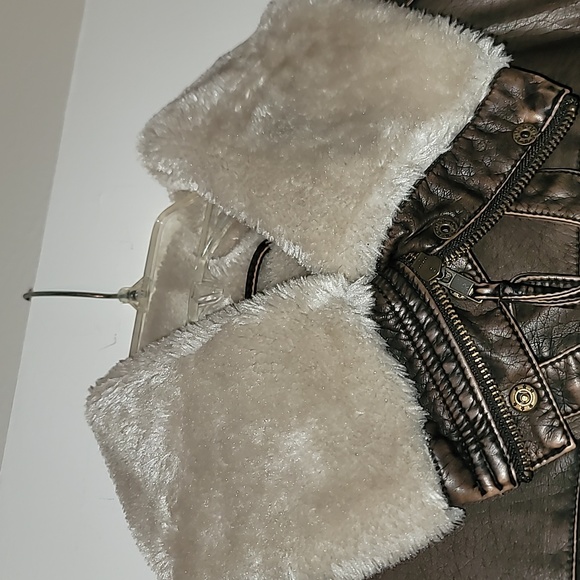 Leather jacket with fur - Picture 2 of 3